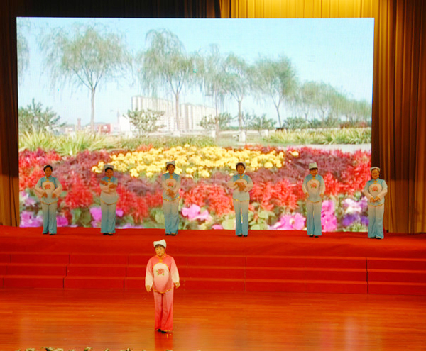 唐山市巾幗社團學(xué)習貫徹十八大文藝演出
